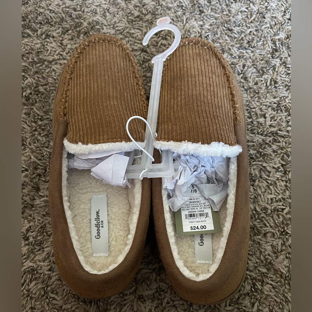 Goodfellow & Co Men’s Slippers - Picture 2 of 4